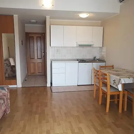Emilly Setaliste Kneza Branimira 44 Biograd Na Moru