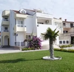 Emilly Setaliste Kneza Branimira 44 *