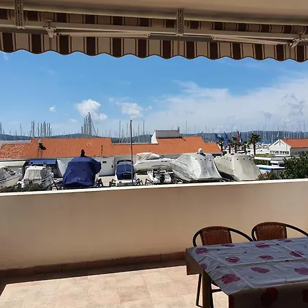 Emilly Setaliste Kneza Branimira 44 Biograd Na Moru